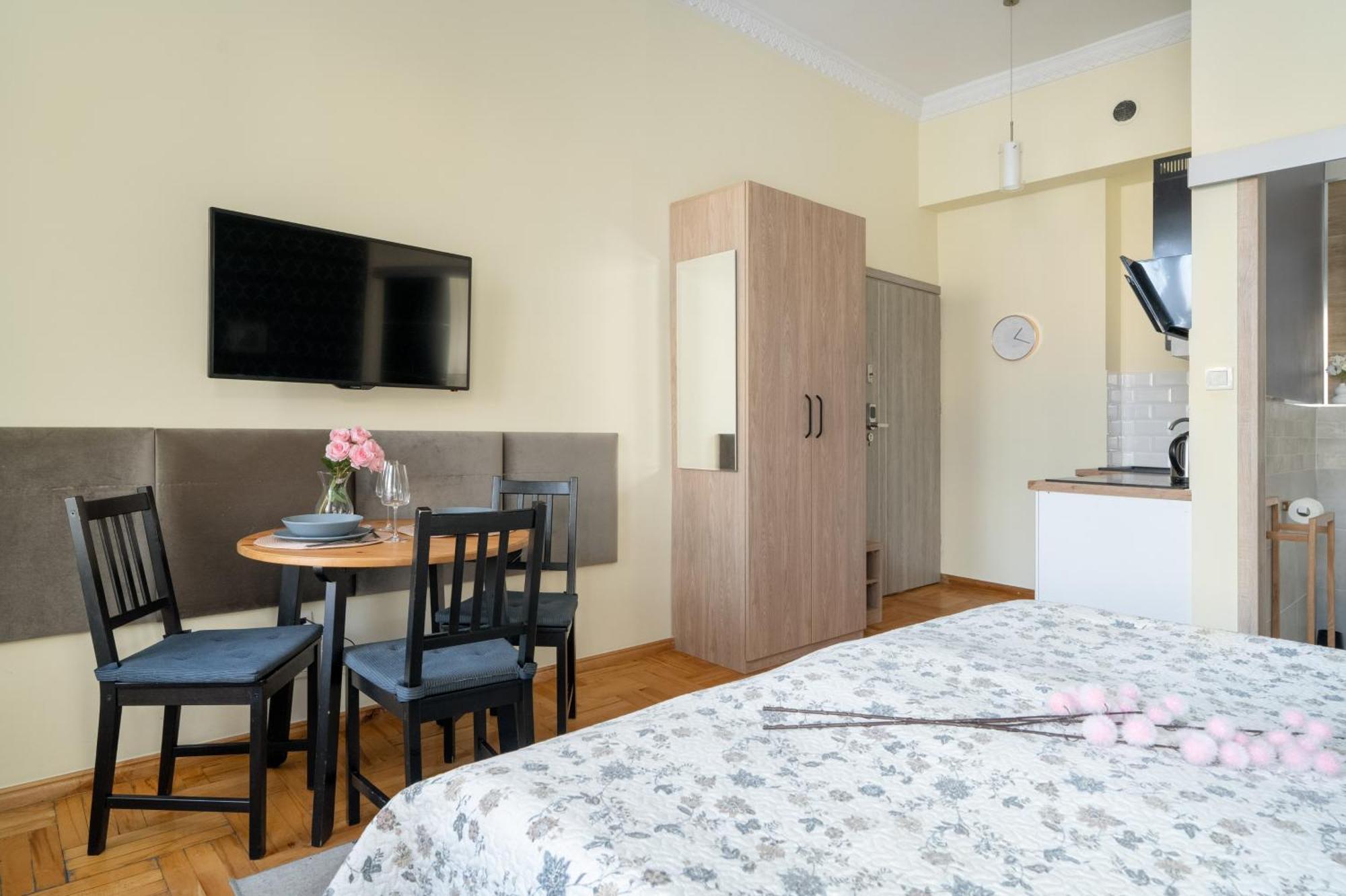 Przytulne Studia Very Berry W Poznaniu Blisko Parku By Noclegi Renters Екстериор снимка